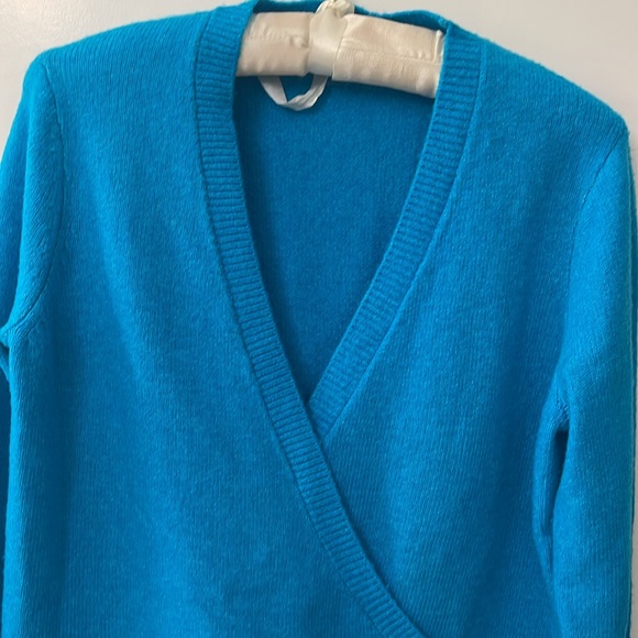 VINCE CAMUTO V Neck Sweater/Pull Over/ Turquoise/ long Sleeve - Picture 5 of 10